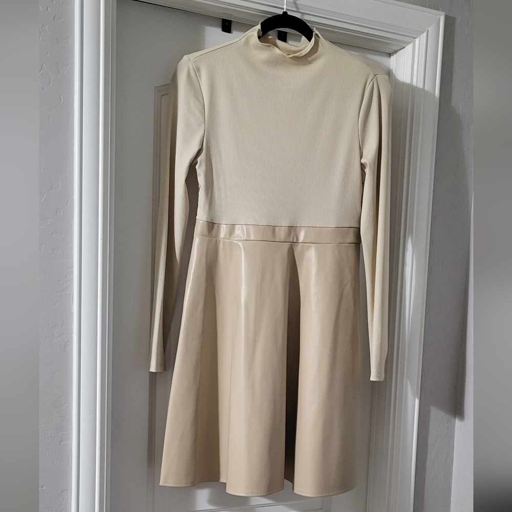 Dress - Picture 3 of 4